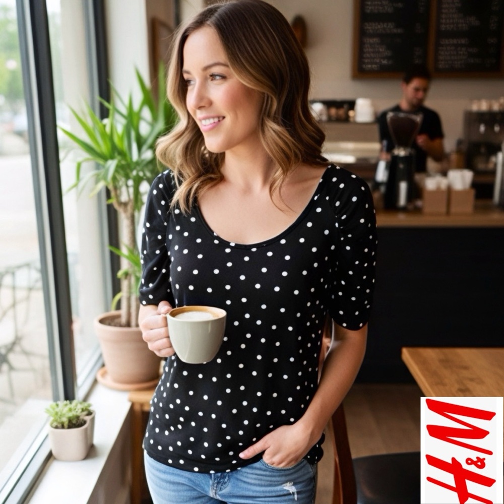 Reserved H&M Black and White Polka Dot Short Sleeve Top